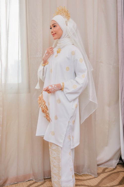 Kuntum Antiquewhite (set with shawl)