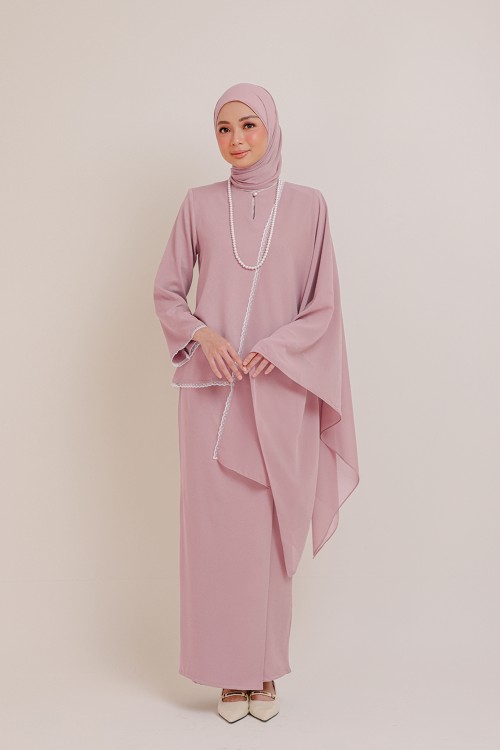 Dinda Mauve with Lace Shawl