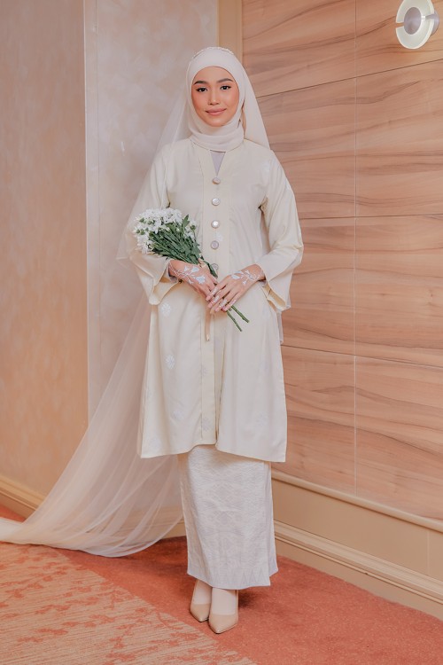 Mekar Dark Ivory (set with veil)