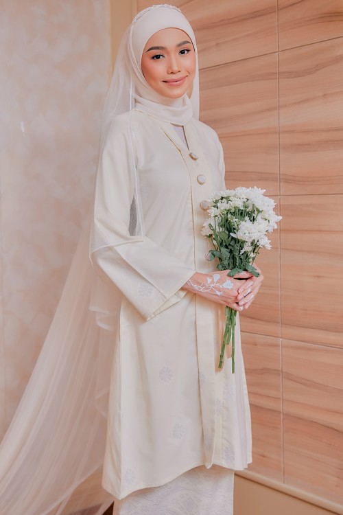 Mekar Dark Ivory (set with veil)