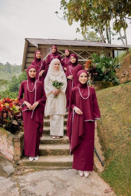 Dinda Maroon with Lace Shawl