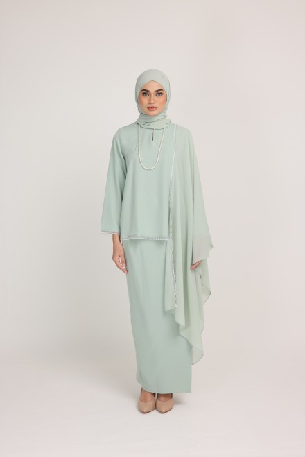 Dinda Mint Sage with Lace Shawl