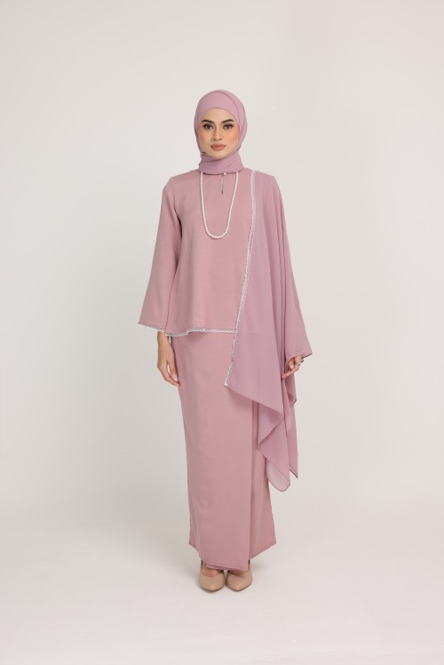 Dinda Mauve with Lace Shawl