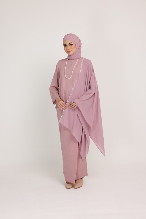 Dinda Mauve with Lace Shawl