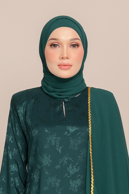 Dang Anum Plain Shawl in Emerald Green