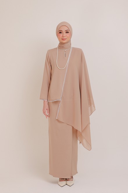 Dinda Brown With Lace Shawl Dinda Brown With Lace Shawl